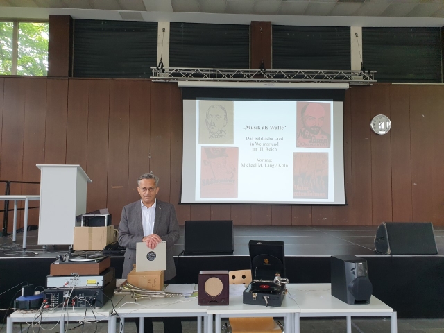 Vortrag "Musik als Waffe" Vortrag "Musik als Waffe"